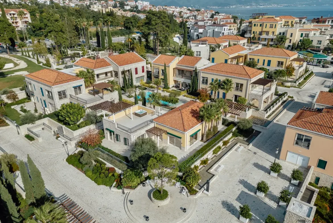 Villa with jacuzzi on the roof terrace, Portonovi Village Residences, Herceg Novi
