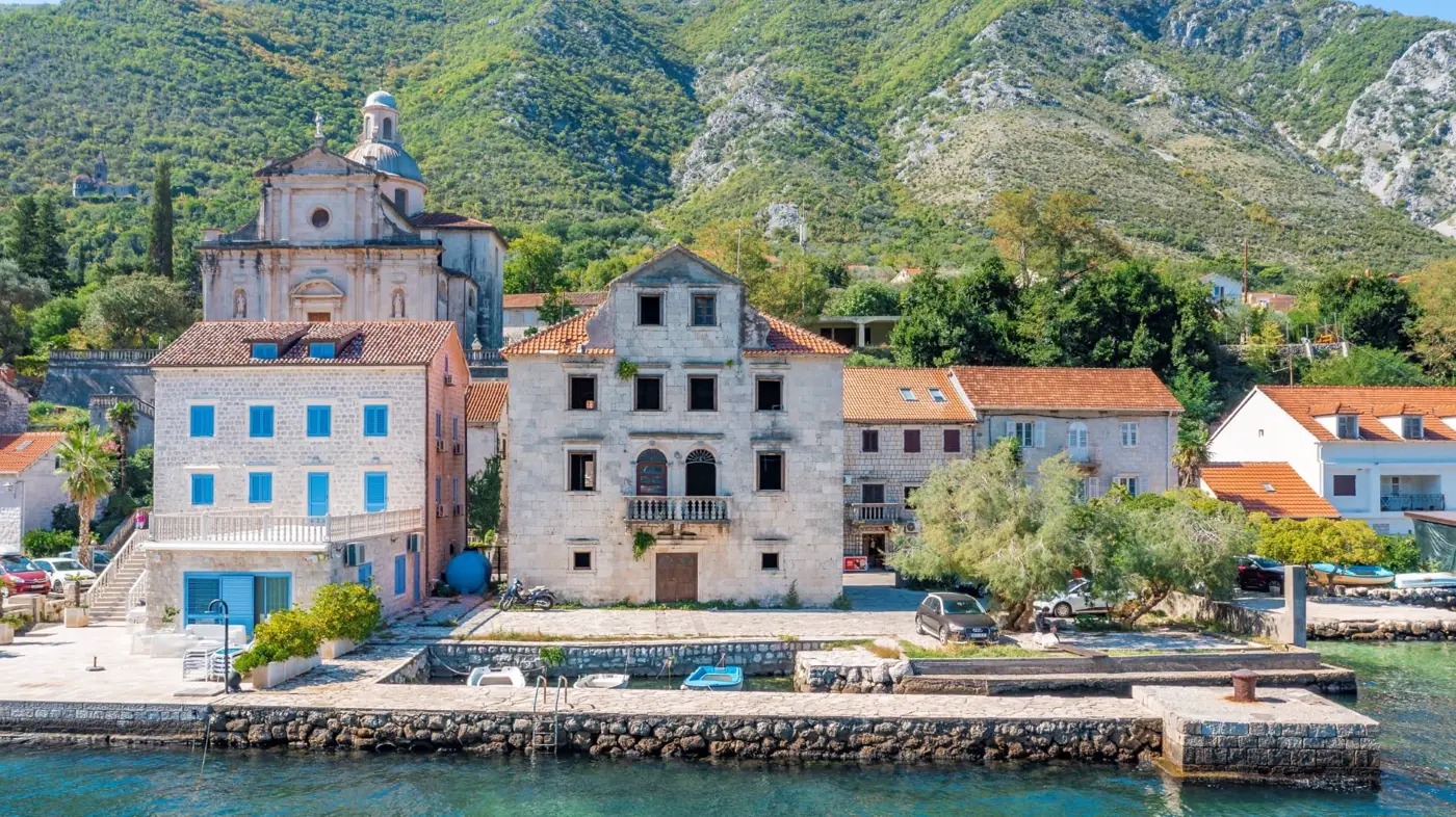 Palata Beskuća – historical stone villa for reconstruction, Kotor
