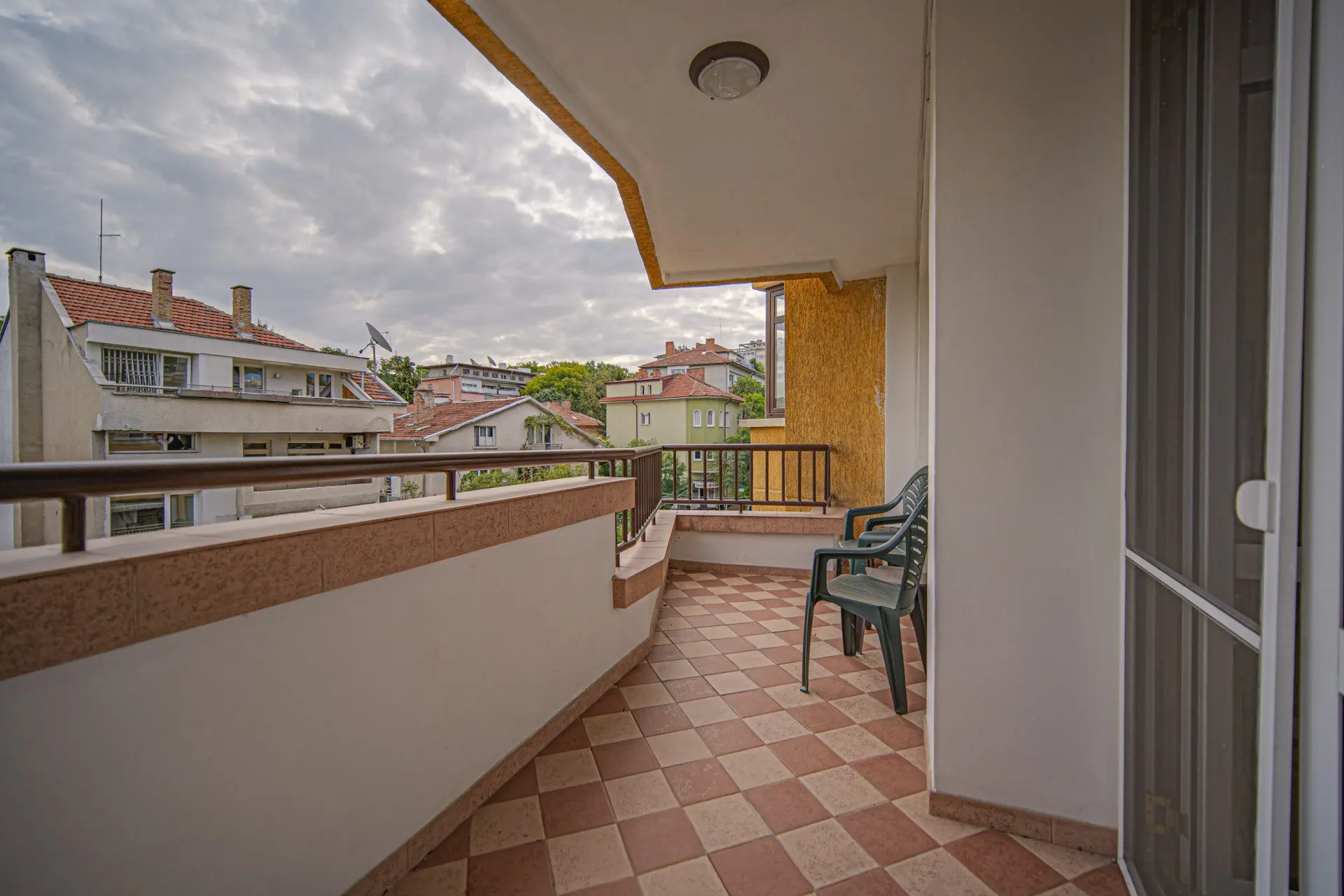 Spacious four-room apartment with panoramic views of Borisova Garden in the heart of Lozenets