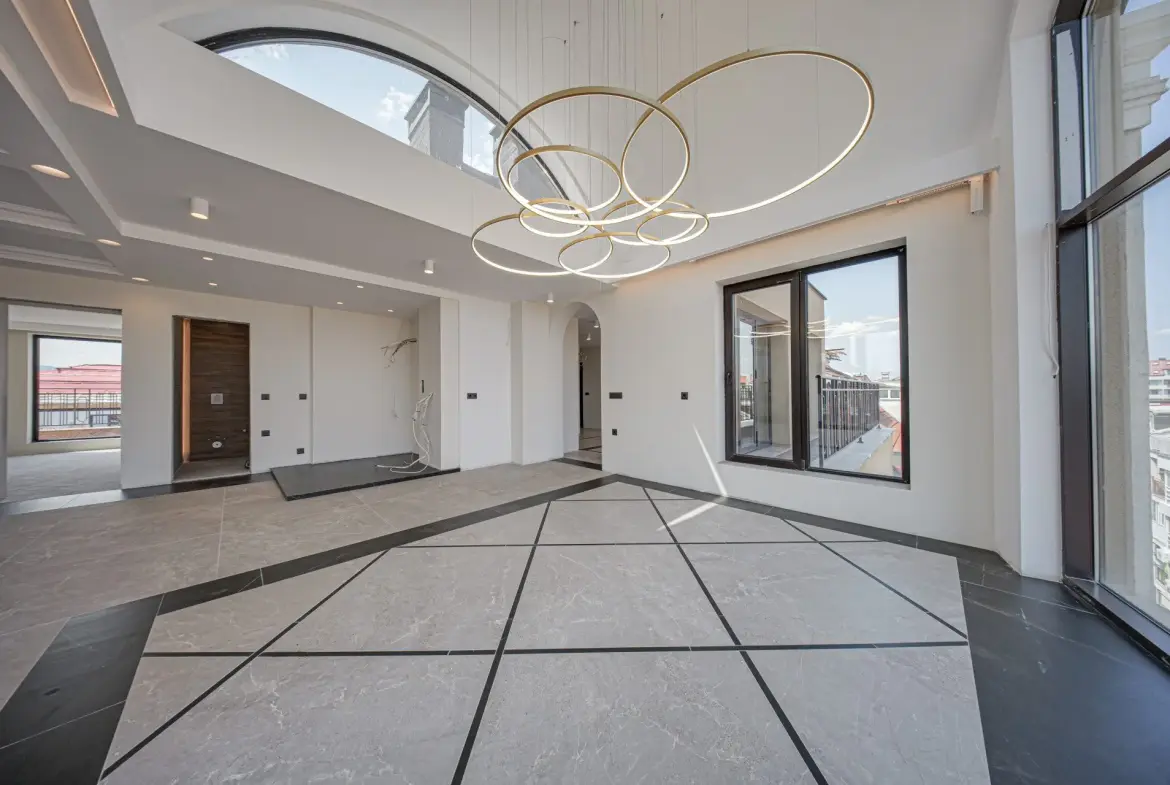 Spacious apartment with amazing views of the city in the Center for sale
