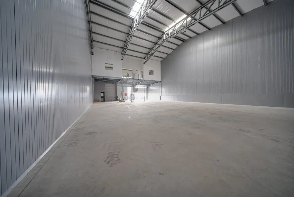 Newly built warehouse premises are for sale in the village of Lozen, at the Act 14 stage