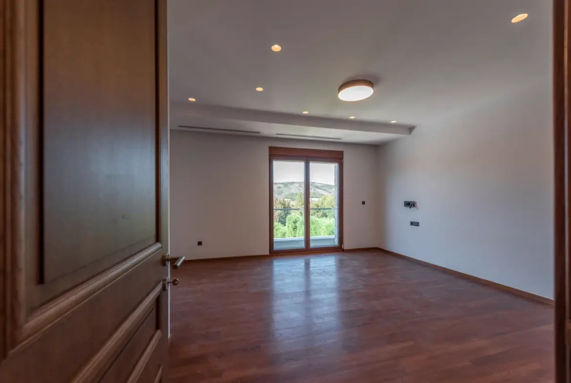Luxury villa with pool, Mareza