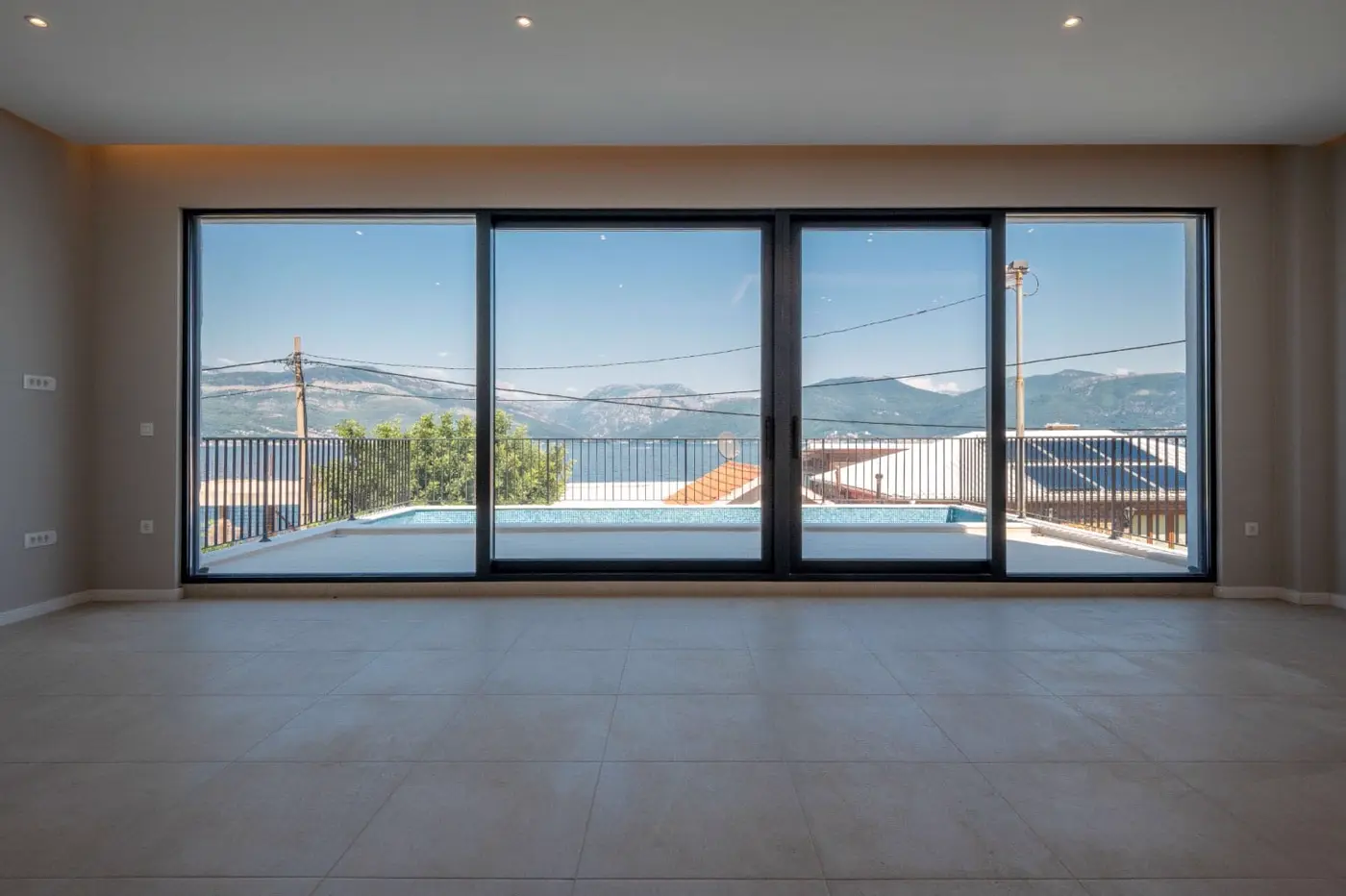 02-104 Newly built villa with pool and sea view, Krašići, Tivat