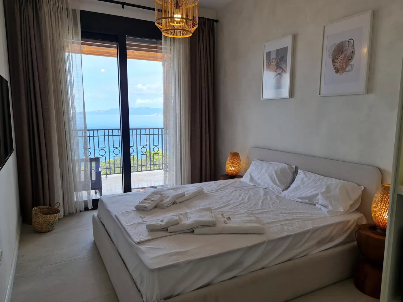 Three-story villa with pool and panoramic sea view, Skočiđevojka, Budva