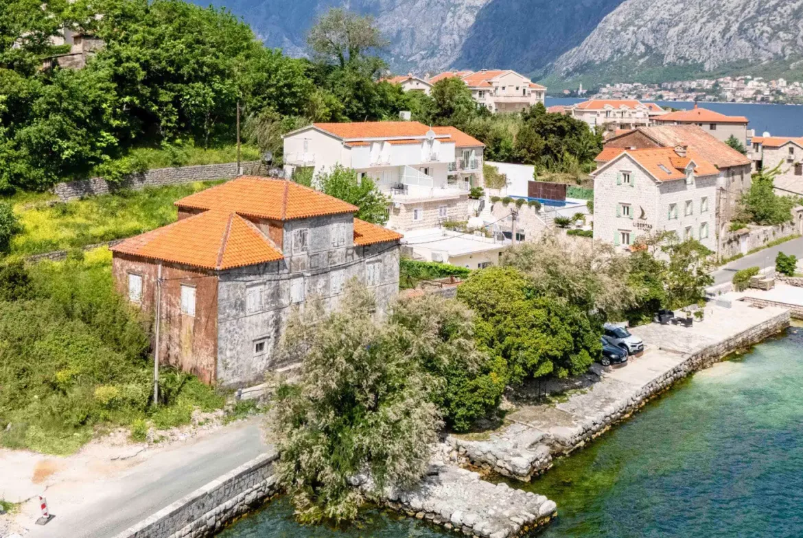 Stone palace for renovation on the first line to the sea, Prčanj