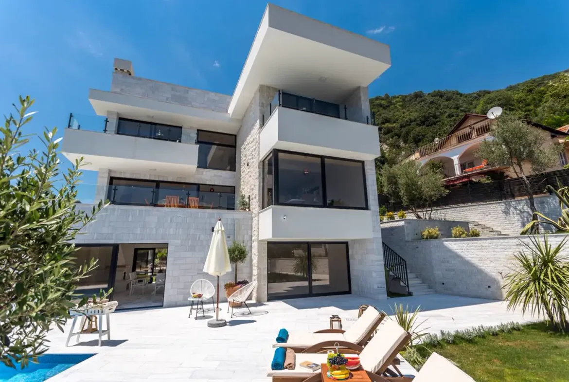 Modern villa with a swimming pool and sea view, Đenovići, Herceg Novi