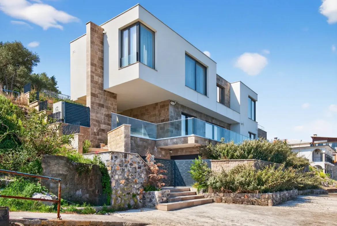 First-line seaside villa, Krašići