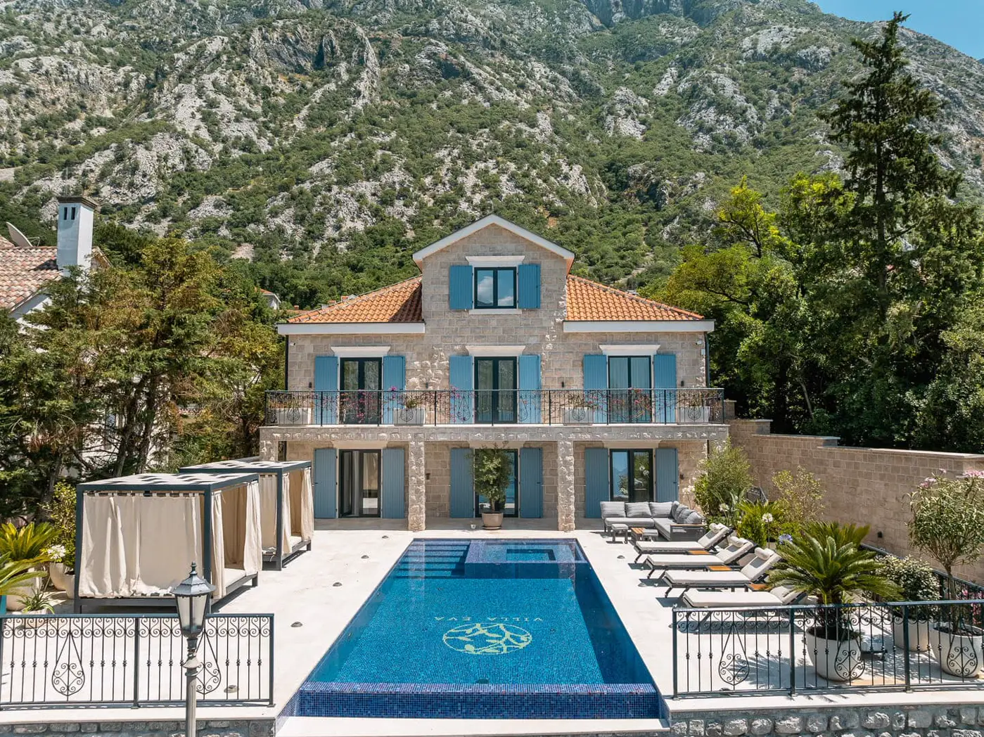 02-26 Stone villa on the first line to the sea, Ljuta, Kotor