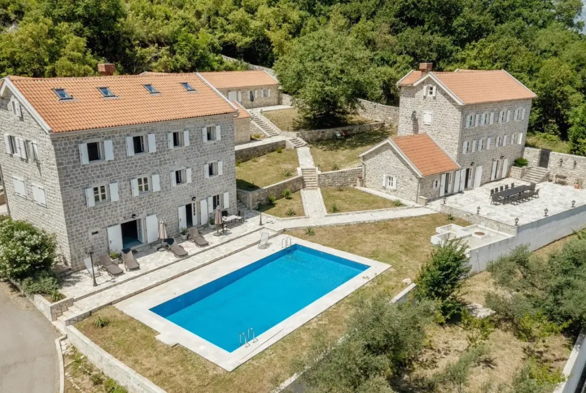 Palazzo Jerovica, a complex of stone villas and houses with a pool and a view of the bay, Kotor