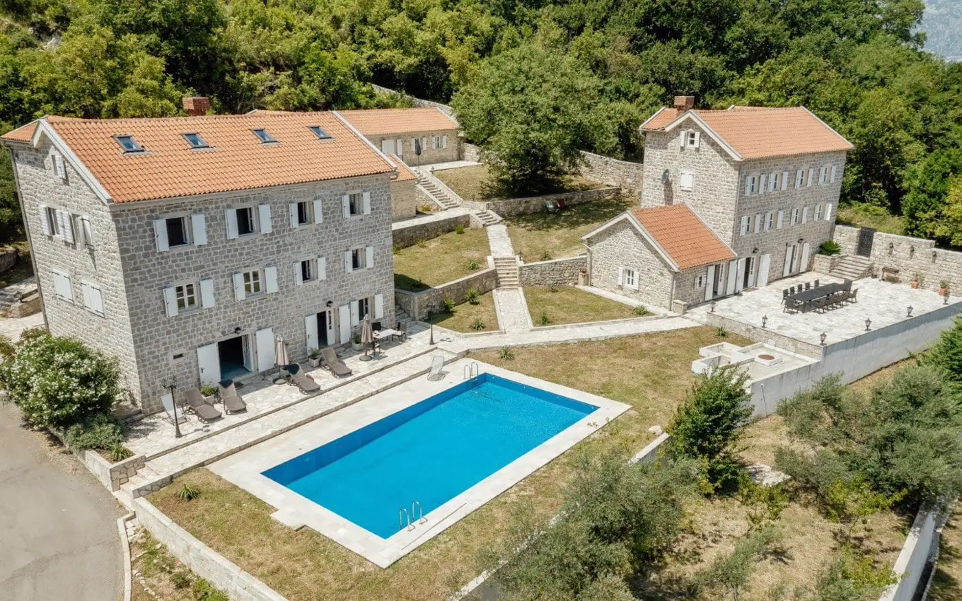 Palazzo Jerovica, a complex of stone villas and houses with a pool and a view of the bay, Kotor