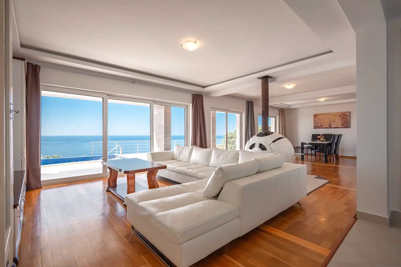 Villa with pool and open sea view