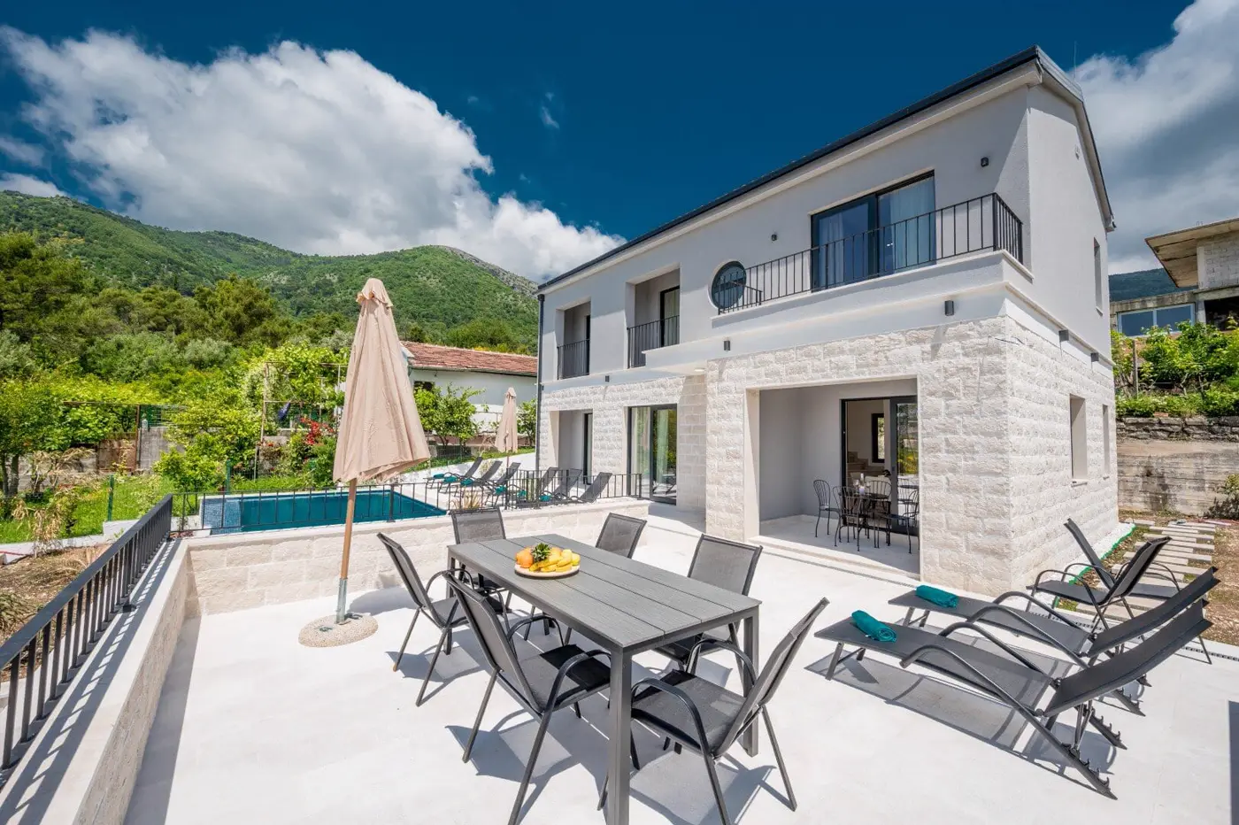 New villa with 4 bedrooms and swimming pool, Tivat, Mrcevac