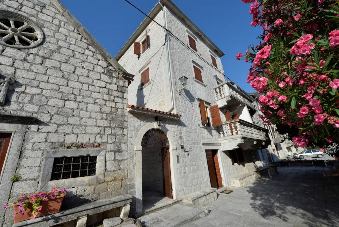 Historic stone villa on the first line to the sea, Prcanj, Kotor