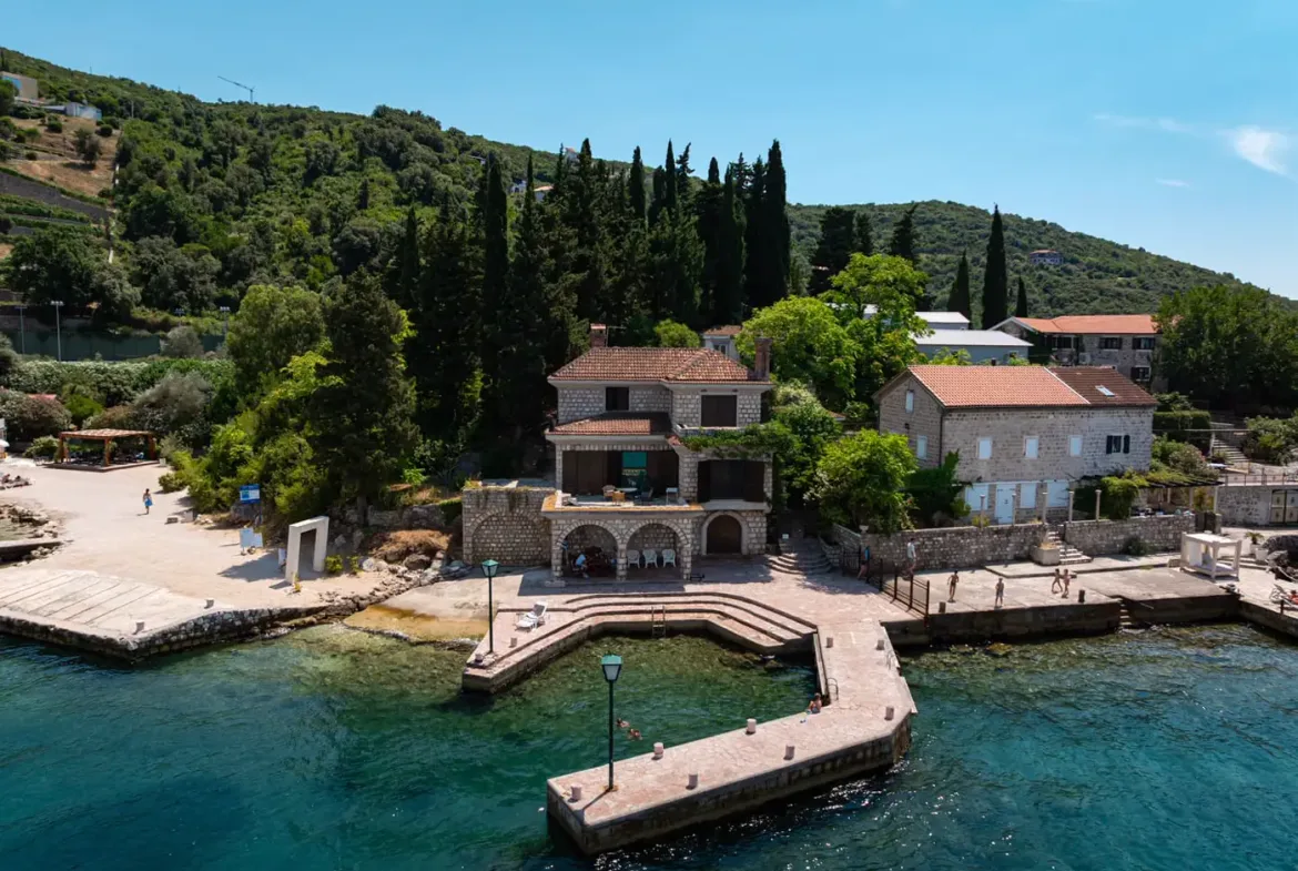 Authentic stone villa on the first line to the sea, Rose, Herceg Novi