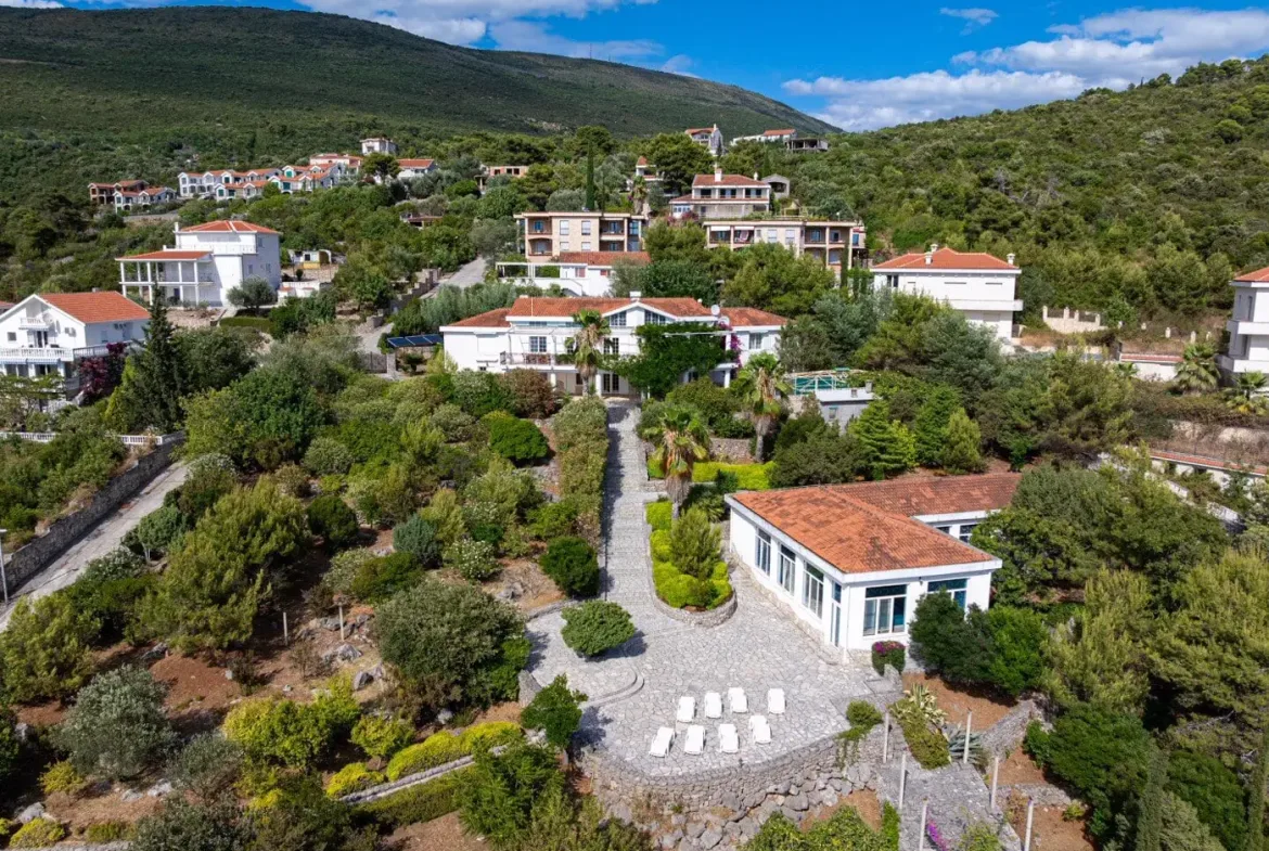 Villa with panoramic sea view on a large property, Žanjice, Herceg Novi