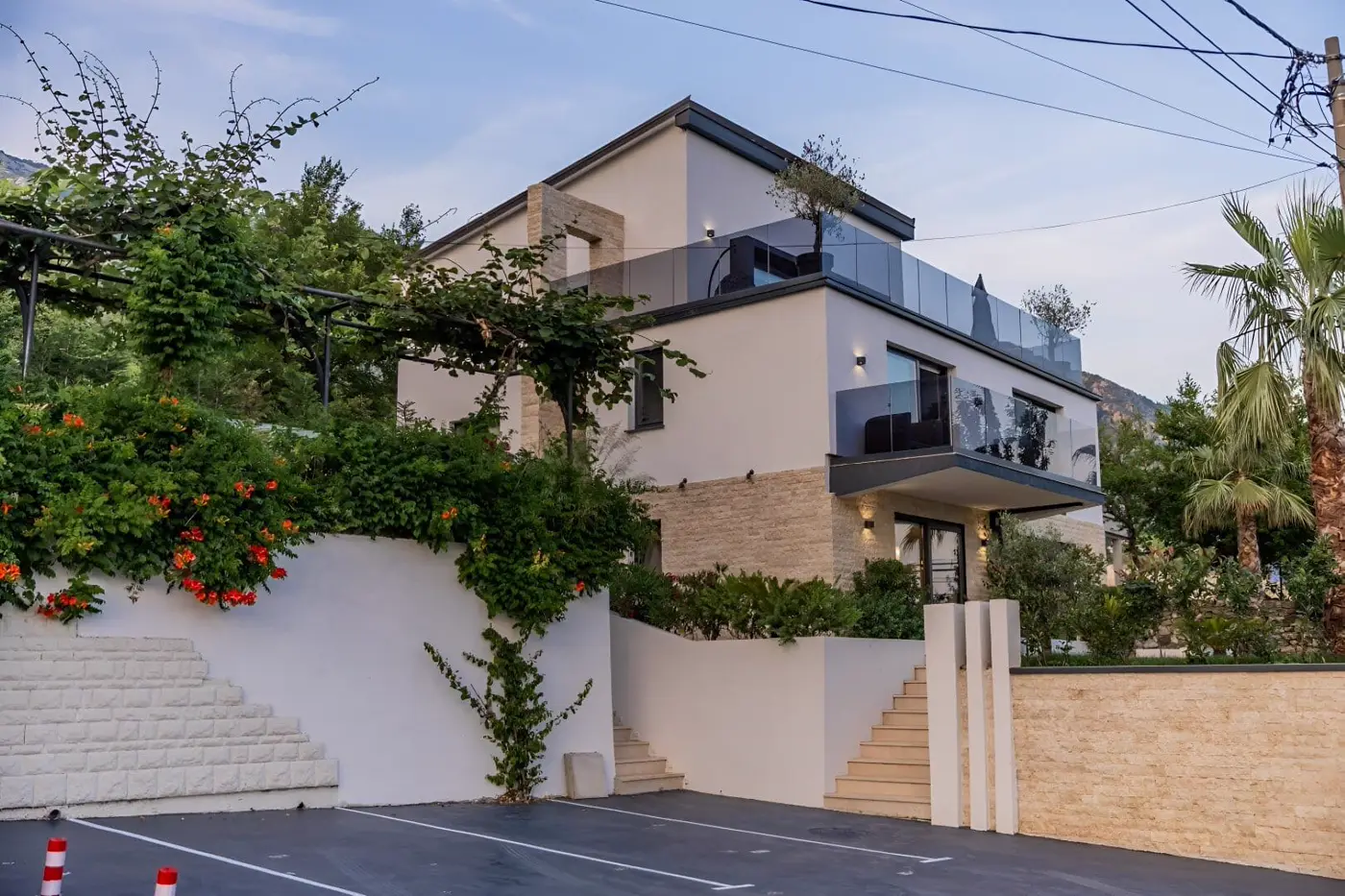 Contemporary villa with 8 bedrooms, Markovići, Budva