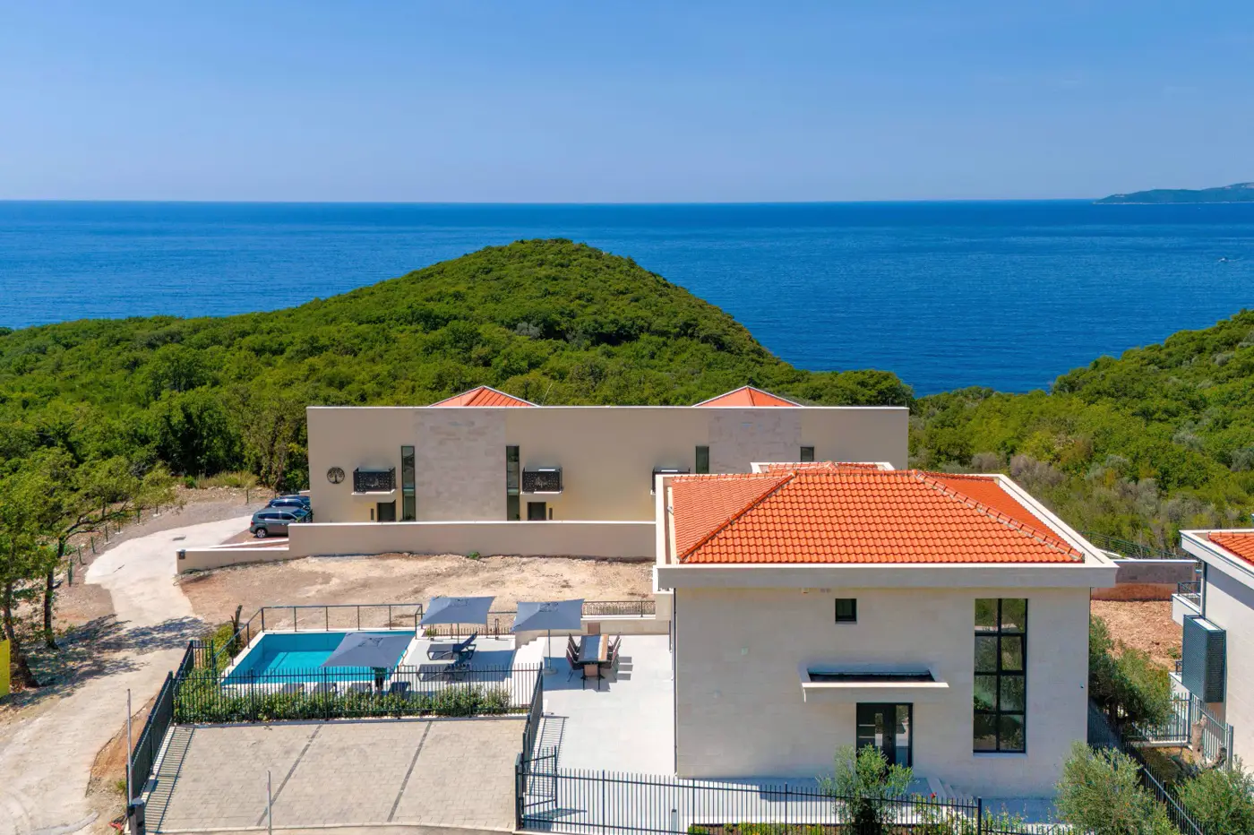 02-46 New furnished villa with pool, Reževići, Budva