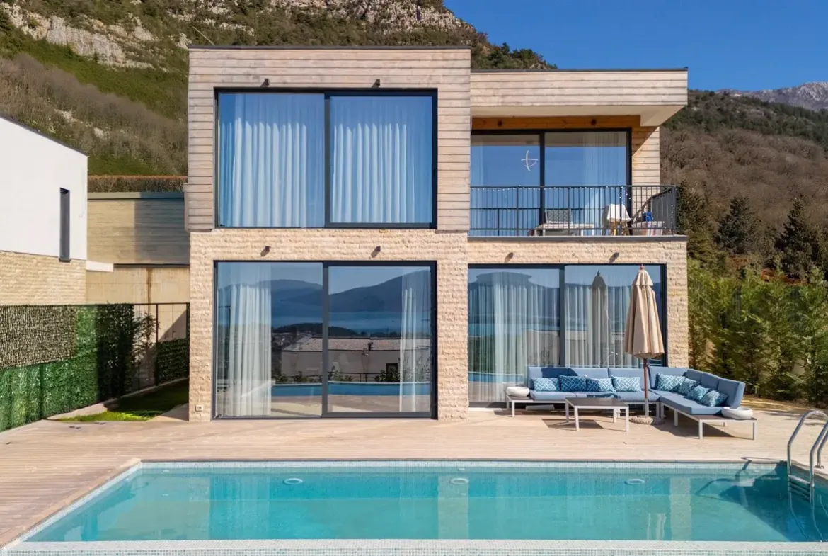Newly built four-room villa with a pool and a view of the Tivat Bay, Kavač, Kotor