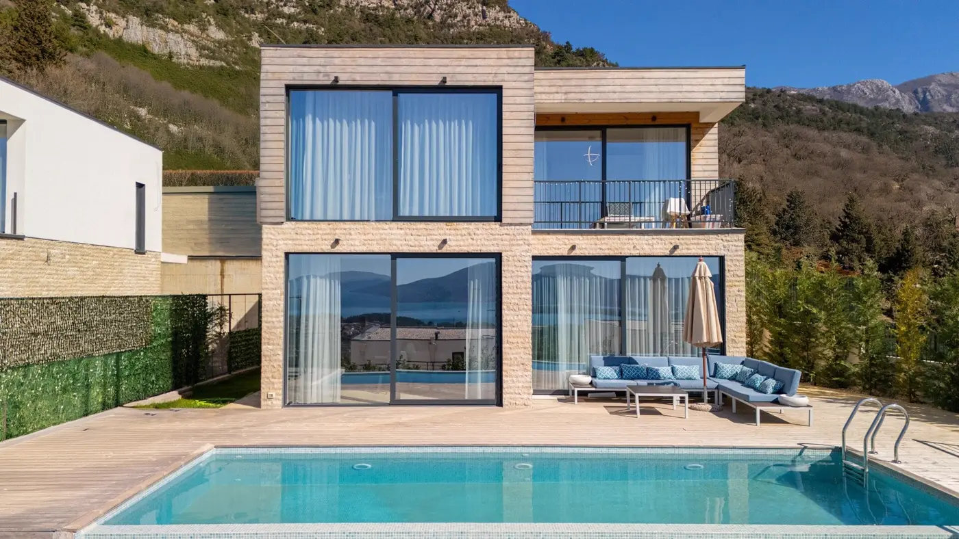 Newly built four-room villa with a pool and a view of the Tivat Bay, Kavač, Kotor