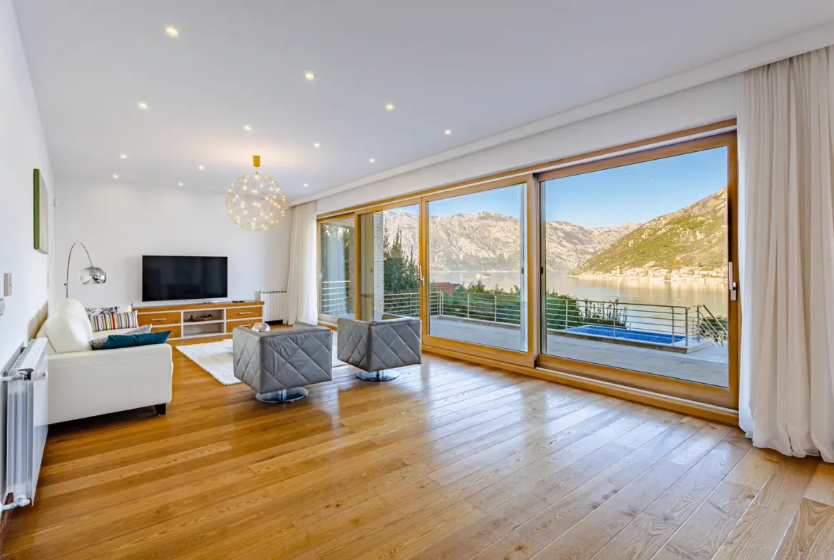 Villa Stoliv with a panoramic view of the sea, Kotor