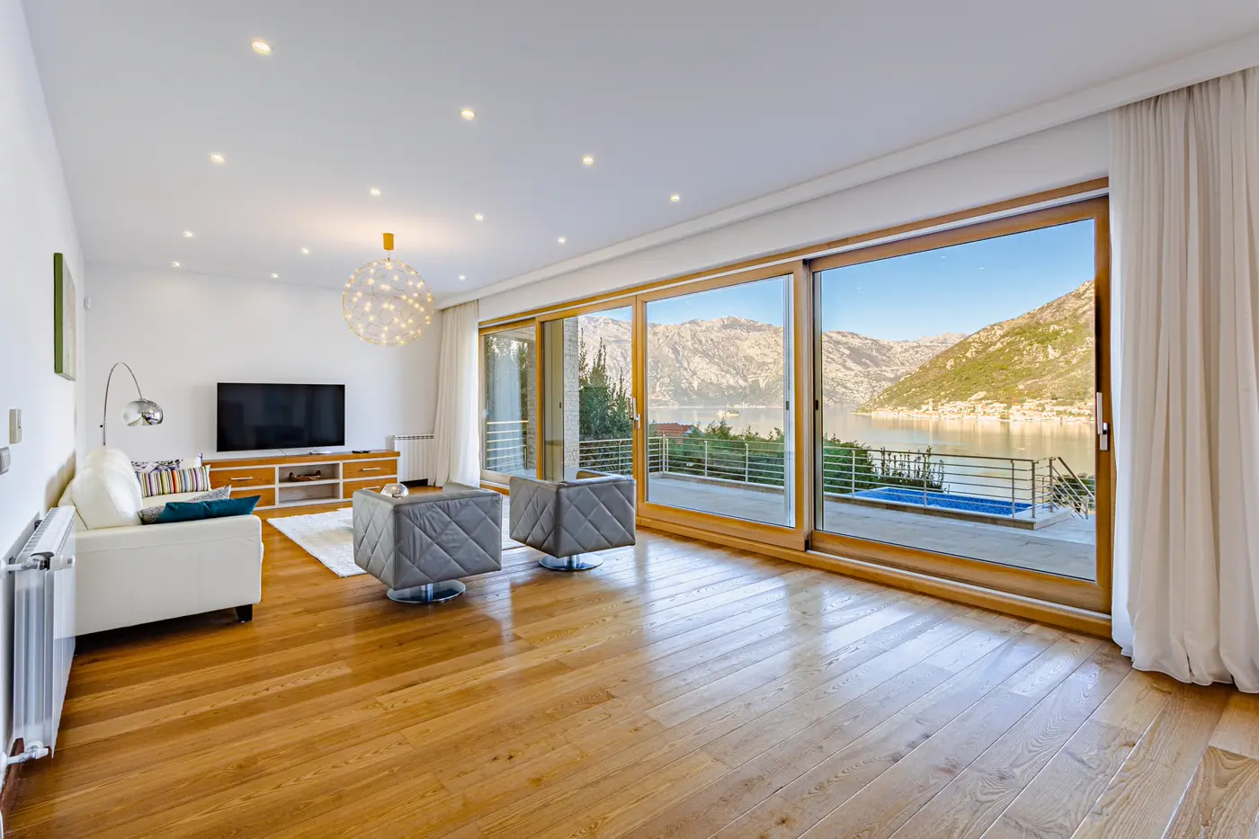 Villa Stoliv with a panoramic view of the sea, Kotor