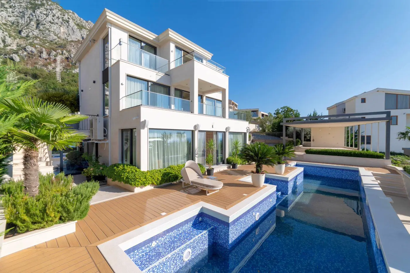 Exclusive villa in Blizikuće, Budva