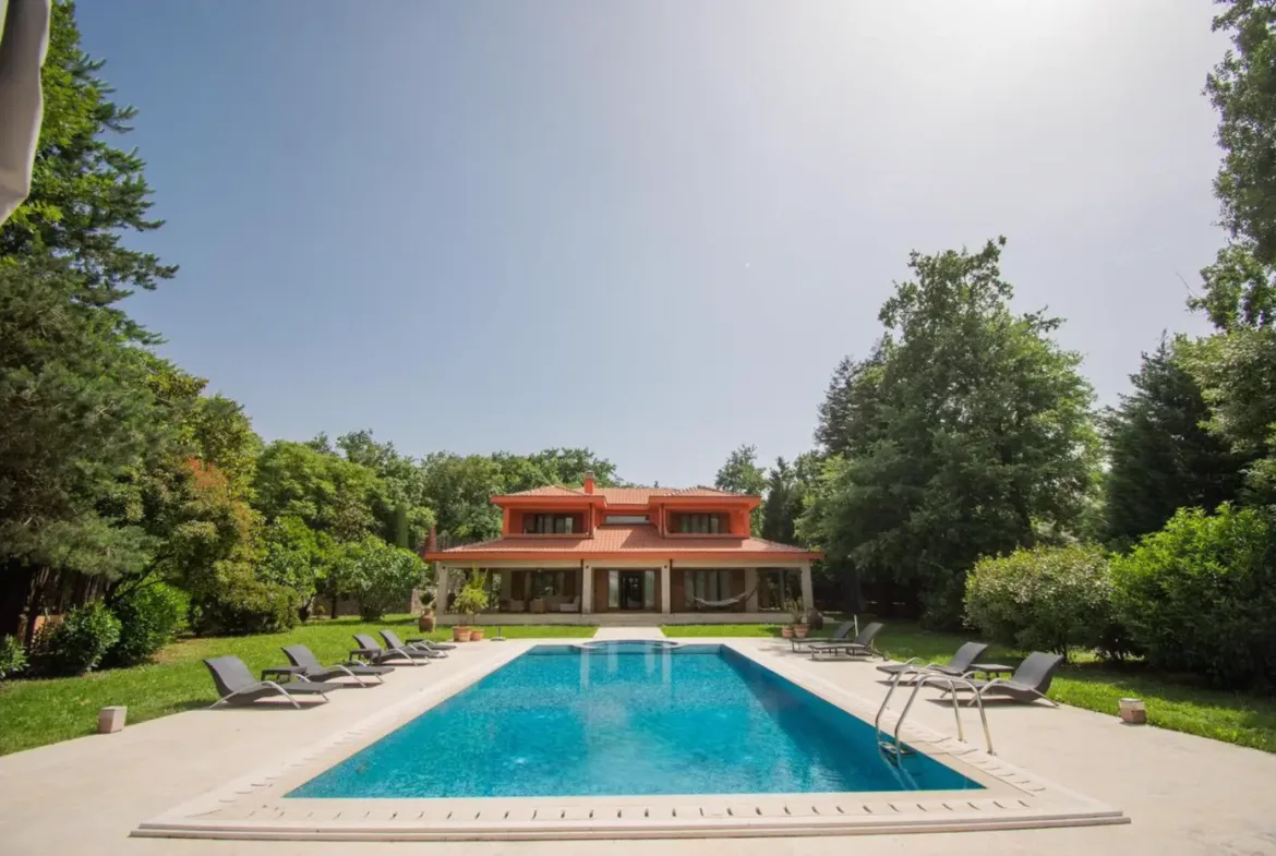 Luxury family villa with swimming pool and landscaped plot, Podgorica