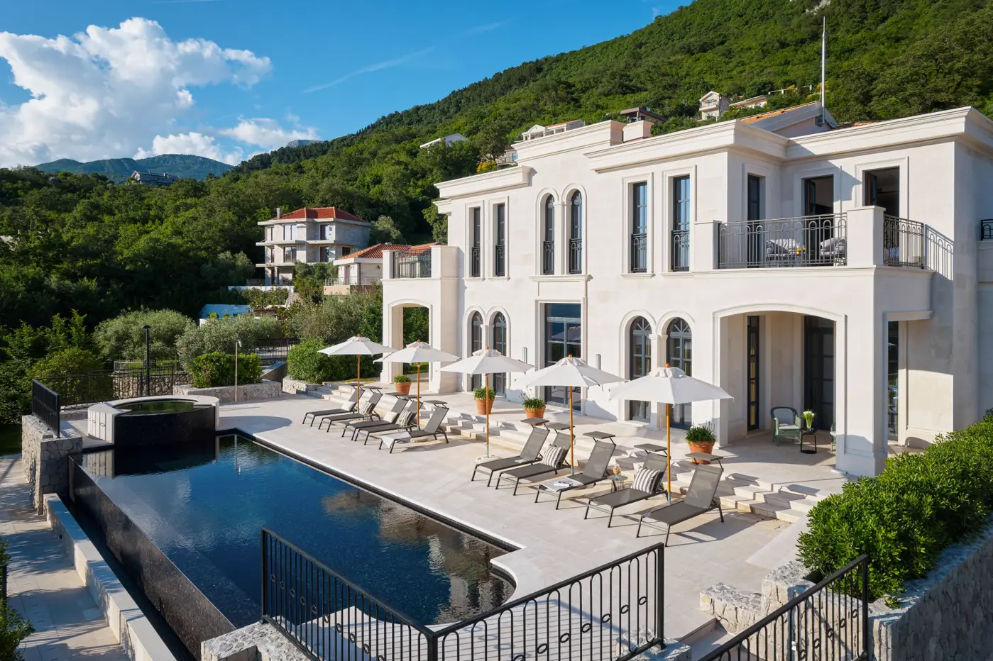 02-79 Exclusive complex of three villas with sea view, available for rent, Budva
