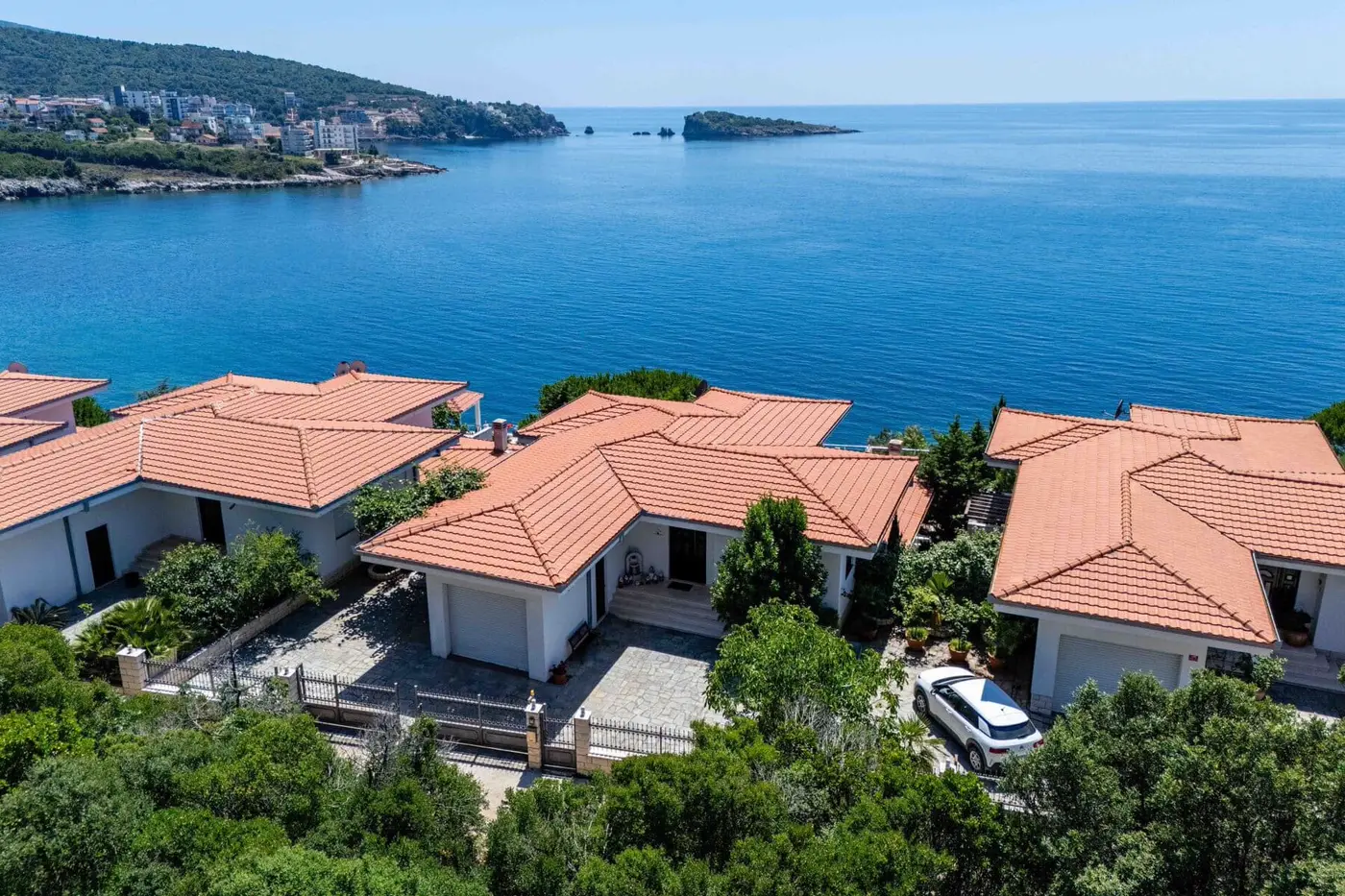 Beachfront villa with a private pool, Utjeha, Bar