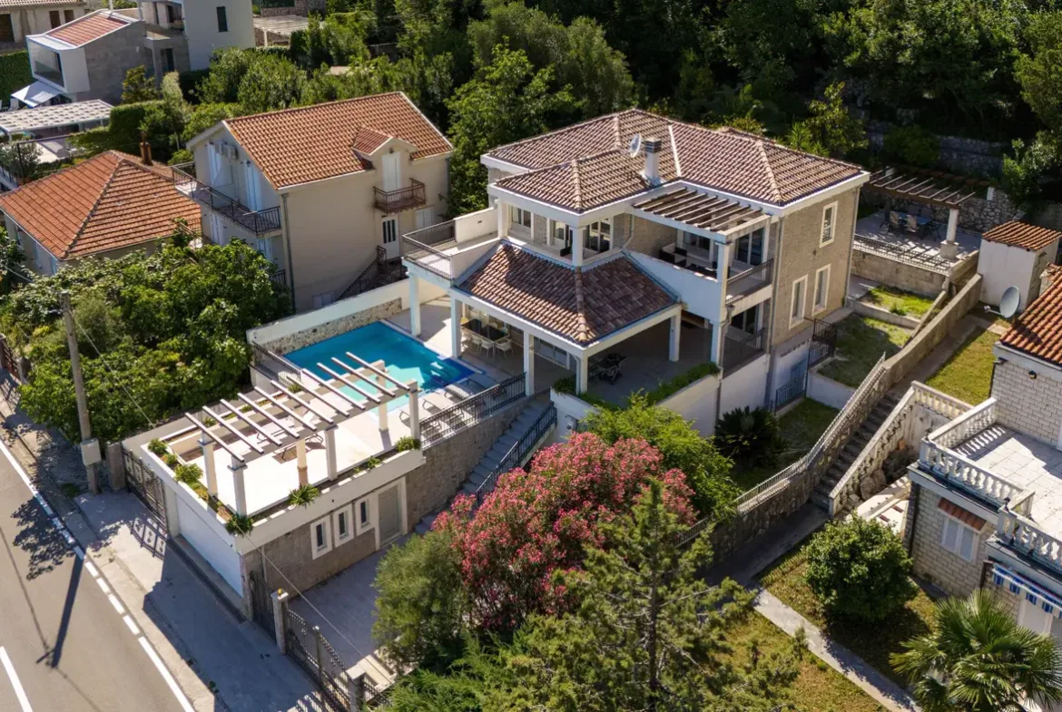 Modern villa on the first line to the sea, Strp, Kotor