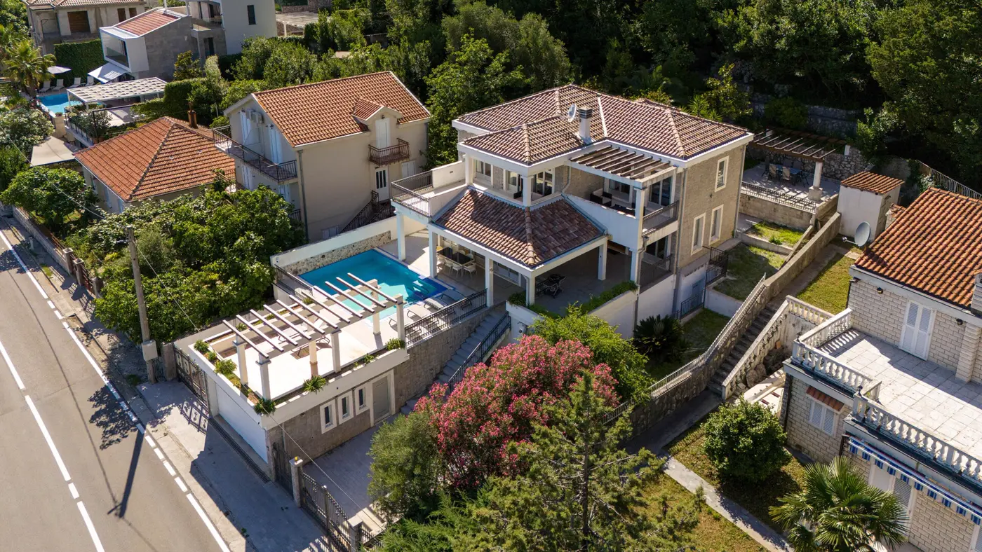 Modern villa on the first line to the sea, Strp, Kotor