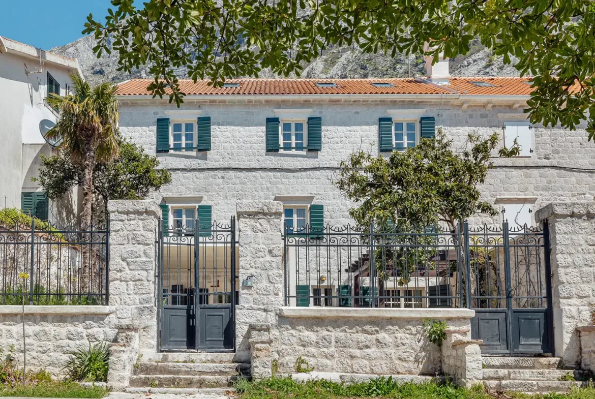 Luxuriously renovated stone villa with pontoon, Dobrota, Kotor
