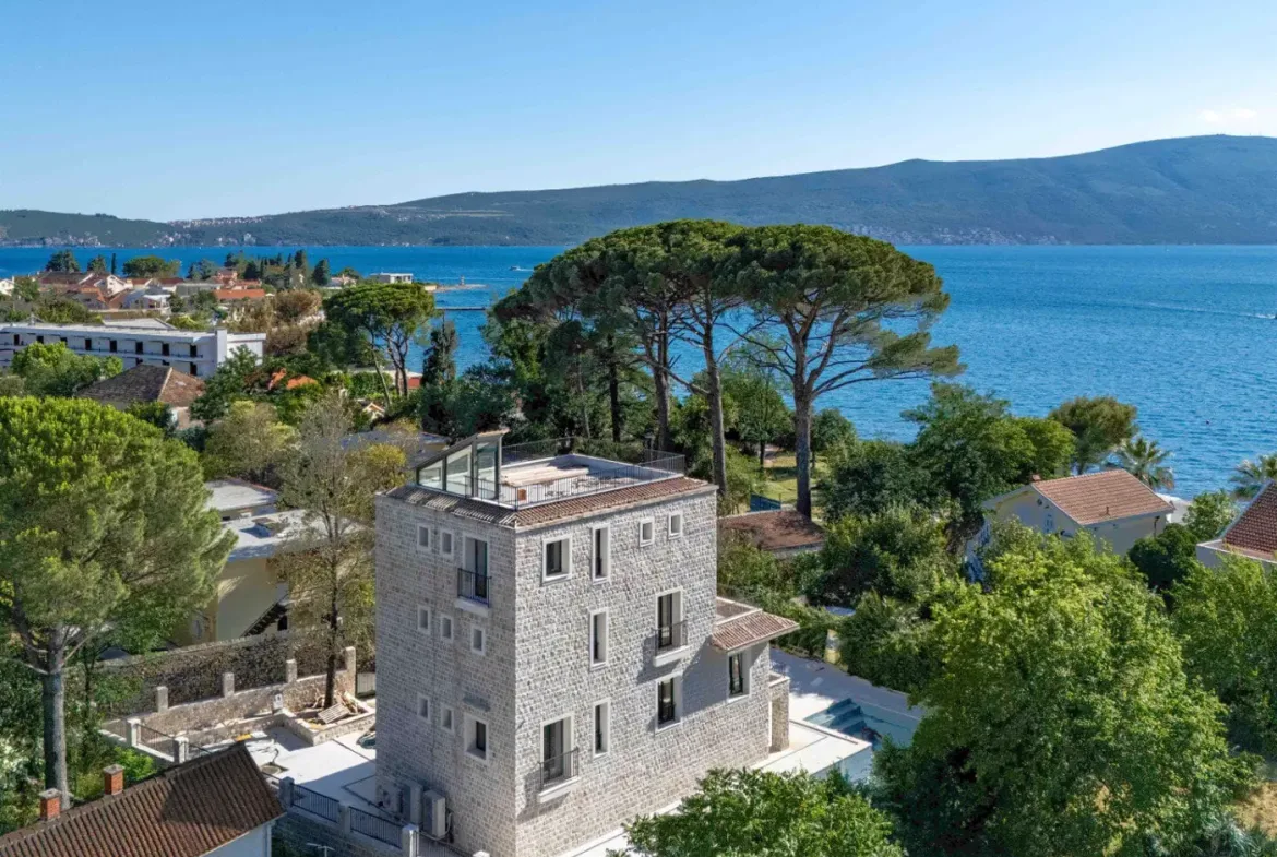 Stone villa in the second row to the sea, Donja Lastva