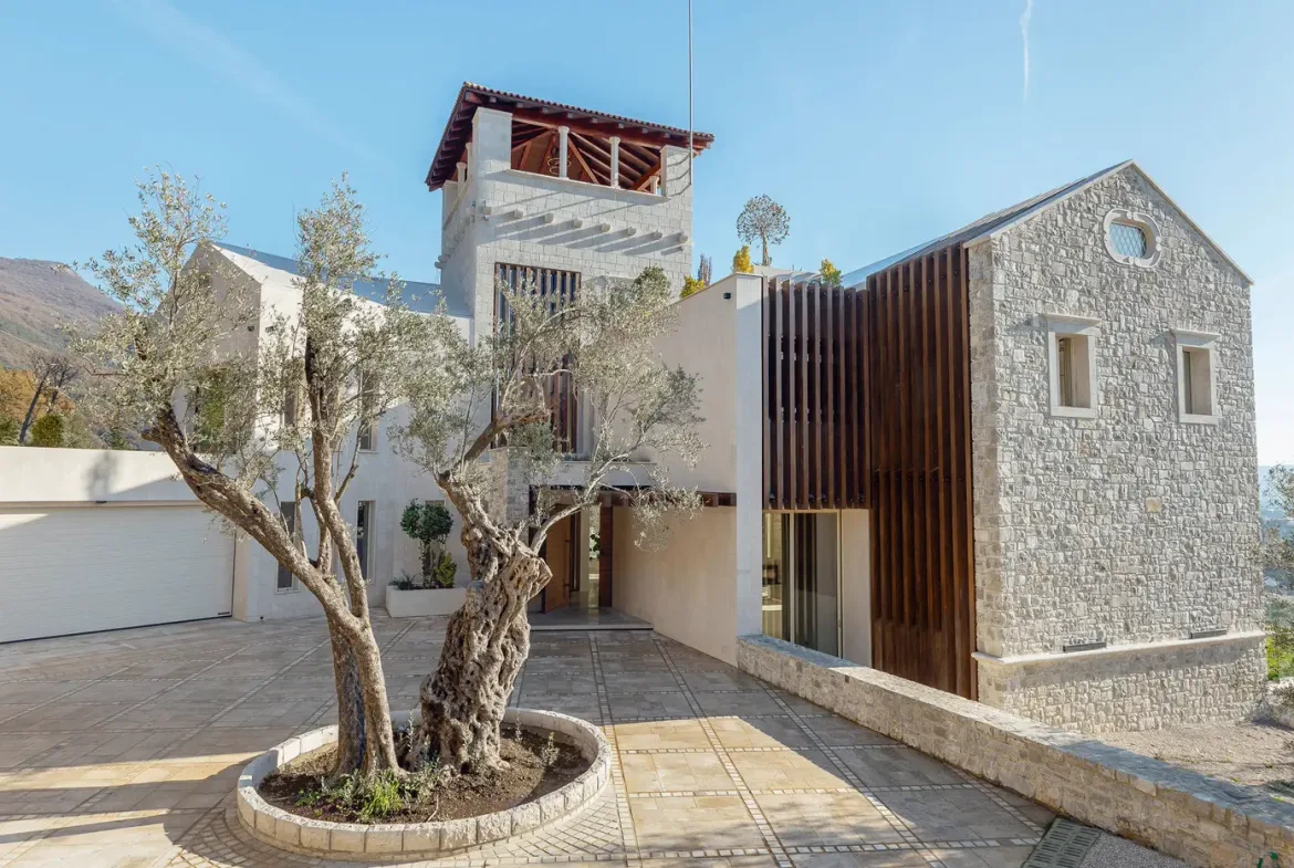 A unique villa with a panoramic view of the sea and Porto Montenegro, Tivat