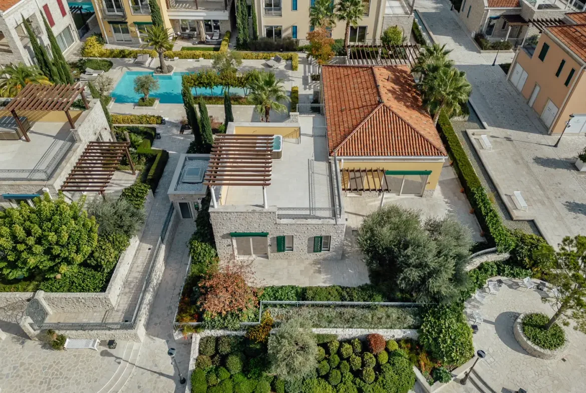 Villa with jacuzzi on the roof terrace, Portonovi Village Residences, Herceg Novi