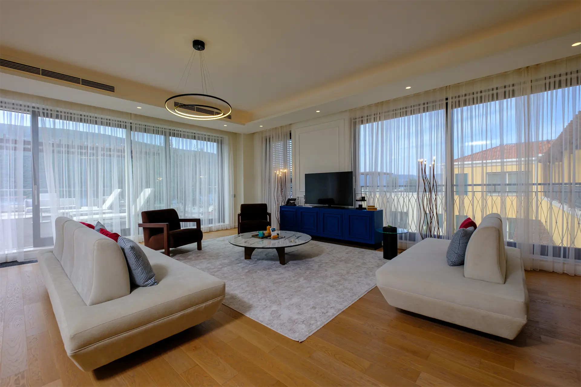 Luxurious 3-Bedroom Duplex with pool