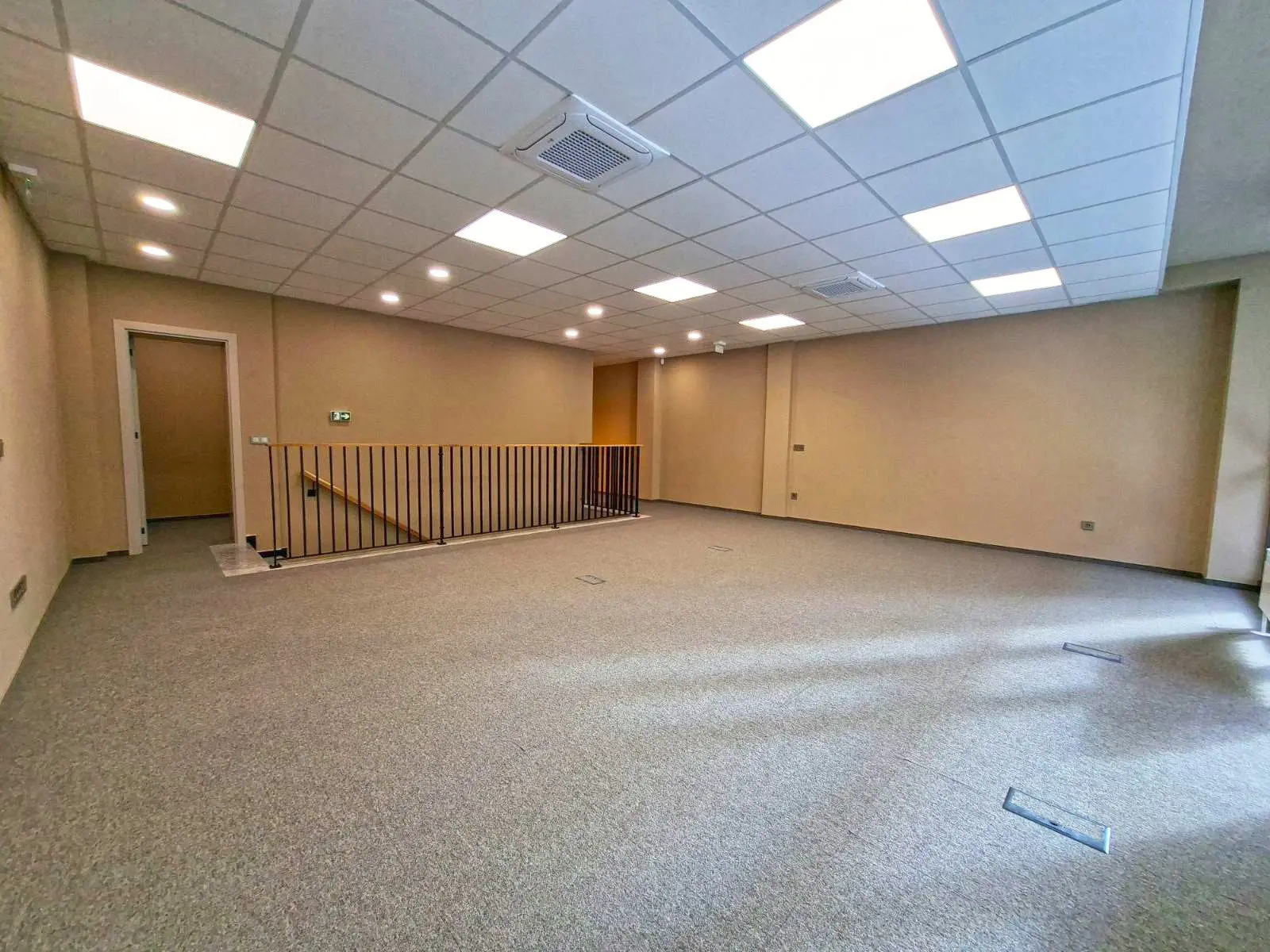 027388c4141d9a01013fbee40d399737 Office for sale in a class A business building