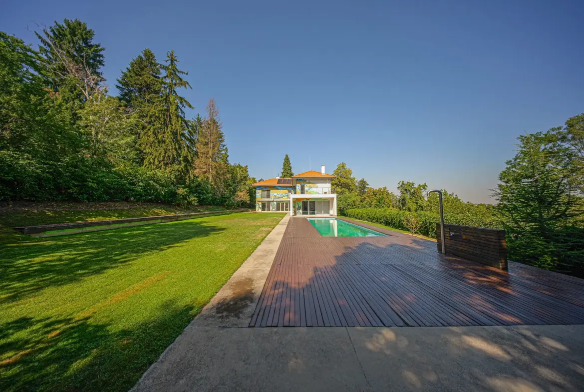 An exceptional property with a massive house in Boyana district, near Sequoia St. for sale