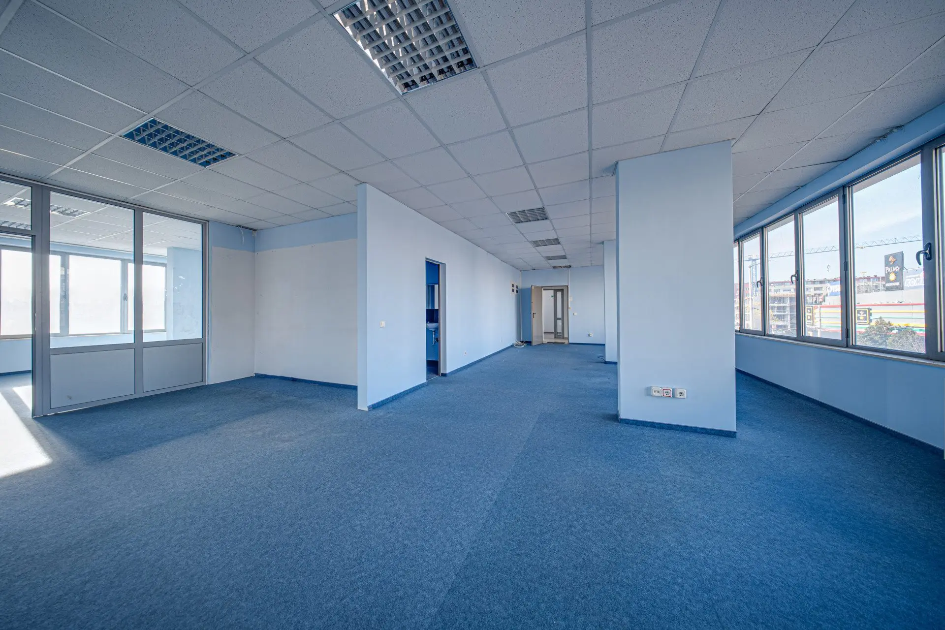 Office building with warehouse in a convenient location in Druzhba 2 district for sale