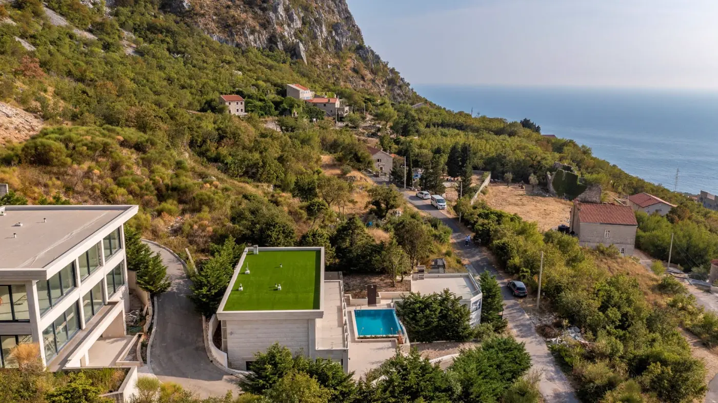Modern villa with swimming pool and garage for two vehicles, Budva, Tudorovići