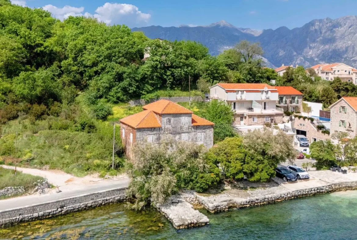 Stone palace for renovation on the first line to the sea, Prčanj