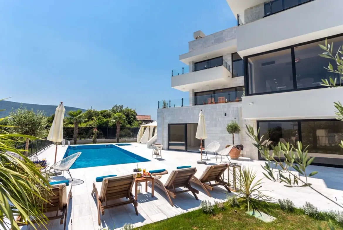 Modern villa with a swimming pool and sea view, Đenovići, Herceg Novi