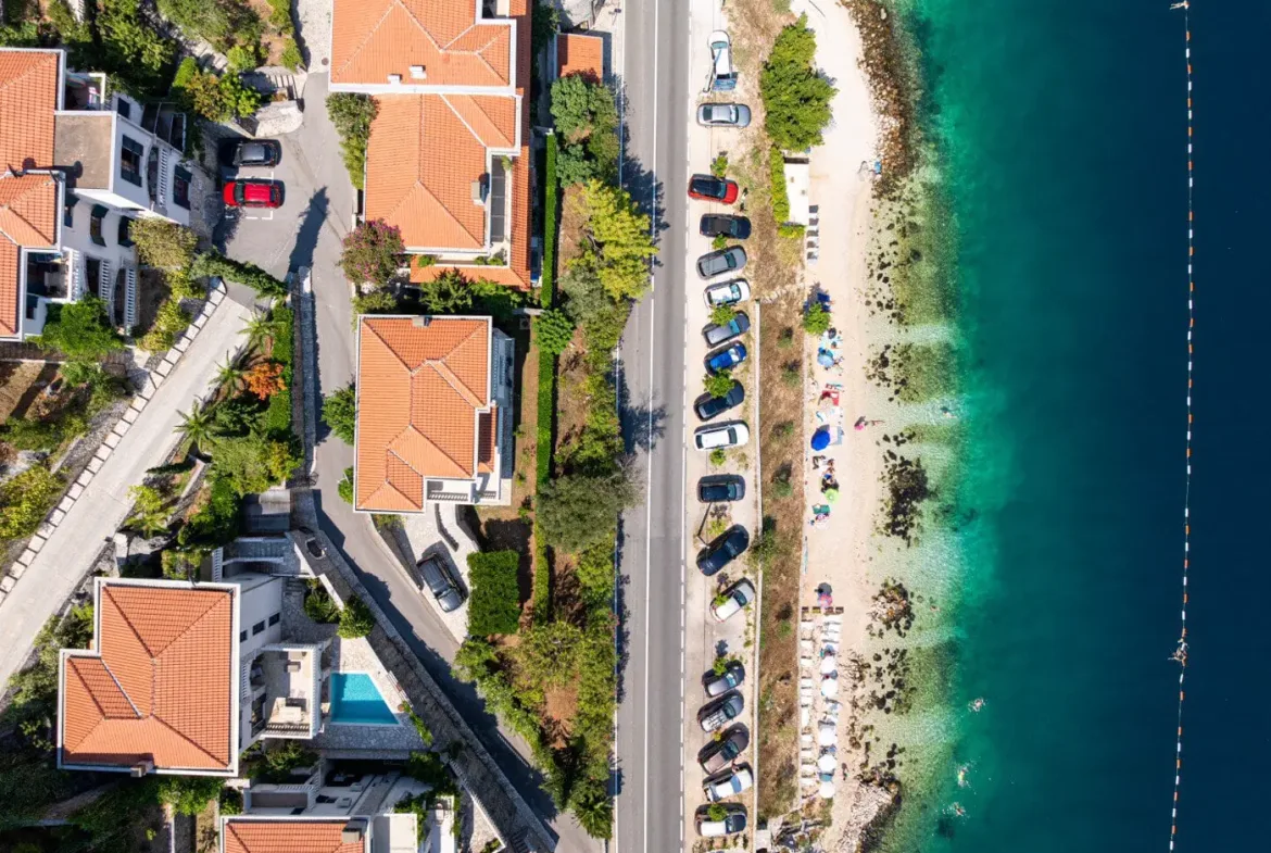 Villa in a complex on the first line to the sea, Kostanjica, Kotor