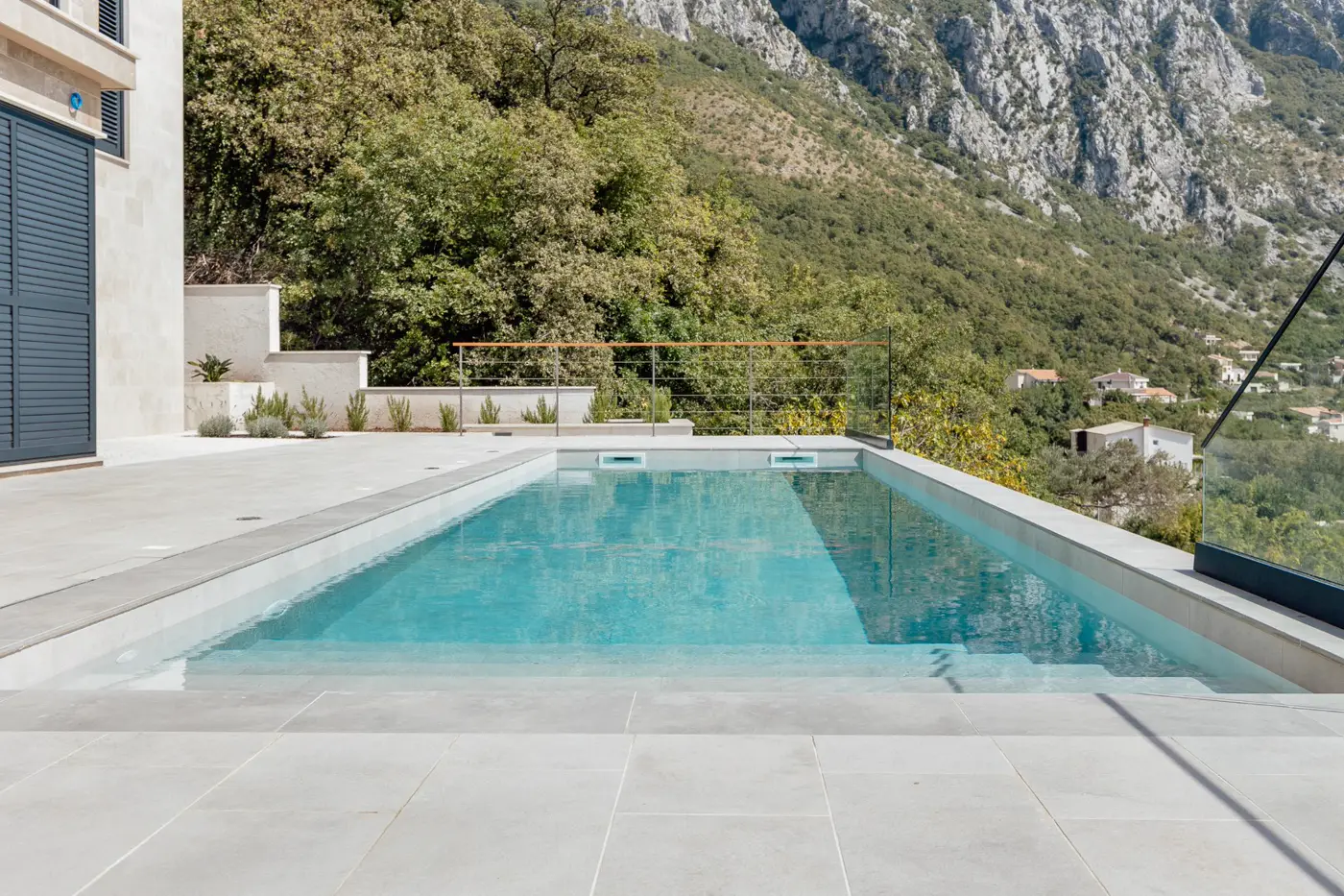 Contemporary villa with pool and open sea view, Blizikuce, Budva