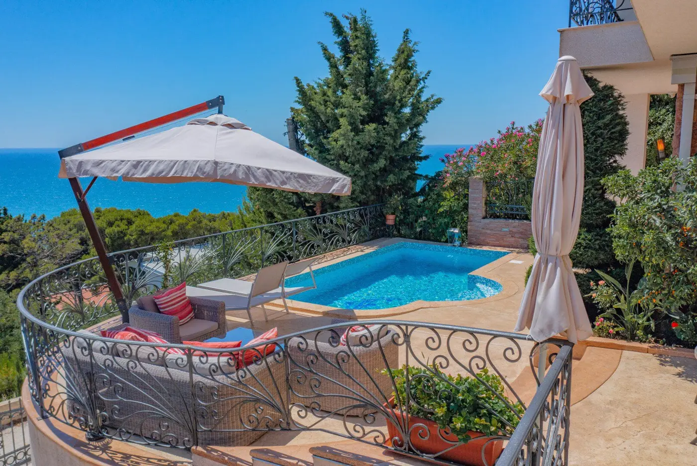 Villa with three apartments, Bar