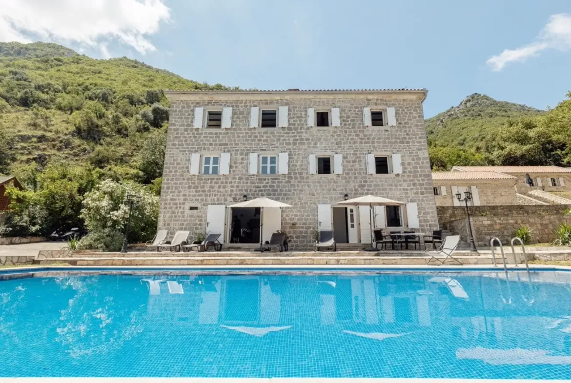 Palazzo Jerovica, a complex of stone villas and houses with a pool and a view of the bay, Kotor