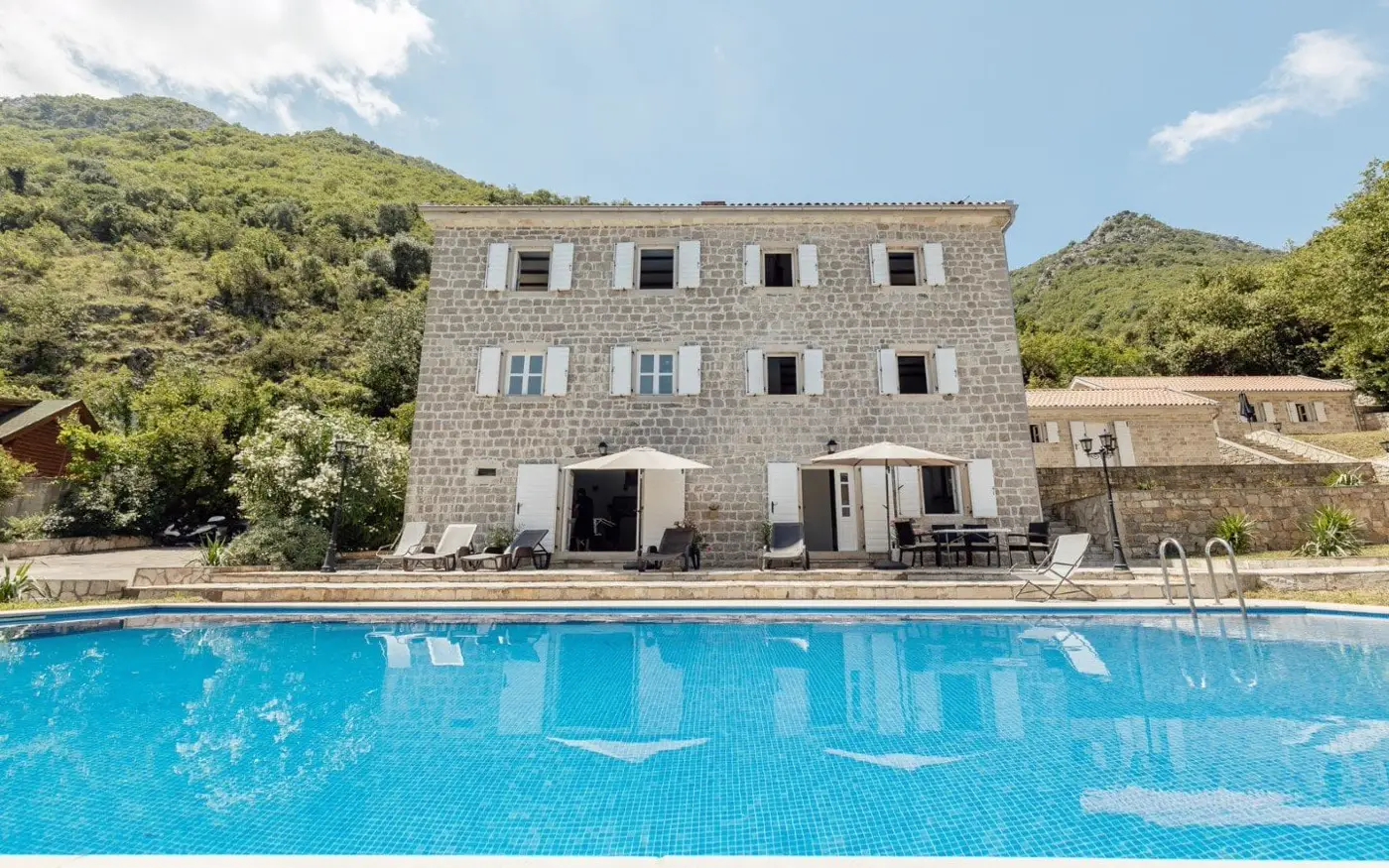 Palazzo Jerovica, a complex of stone villas and houses with a pool and a view of the bay, Kotor