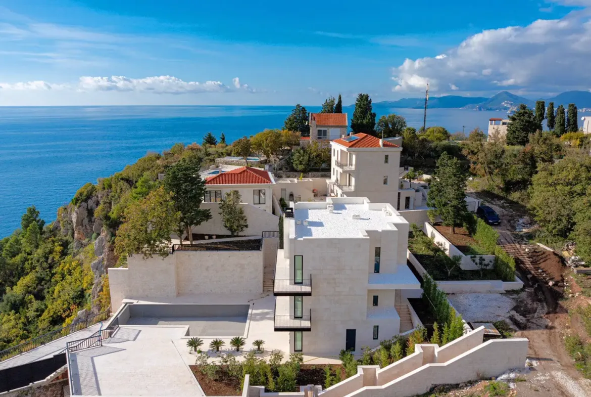 Villa on the cliff, Skočiđevojka, Budva