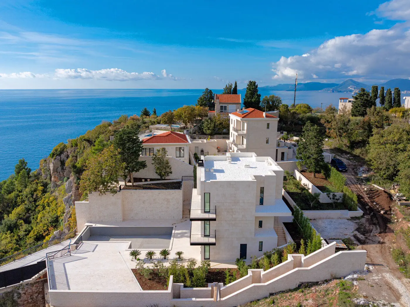 Villa on the cliff, Skočiđevojka, Budva