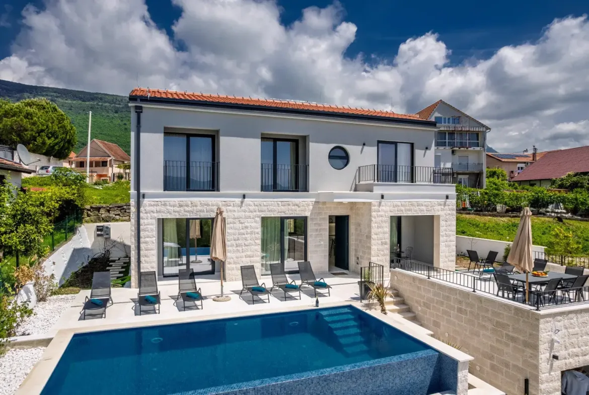 New villa with 4 bedrooms and swimming pool, Tivat, Mrcevac